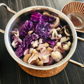 紫キャベツとカリフラワーと舞茸のスープ
